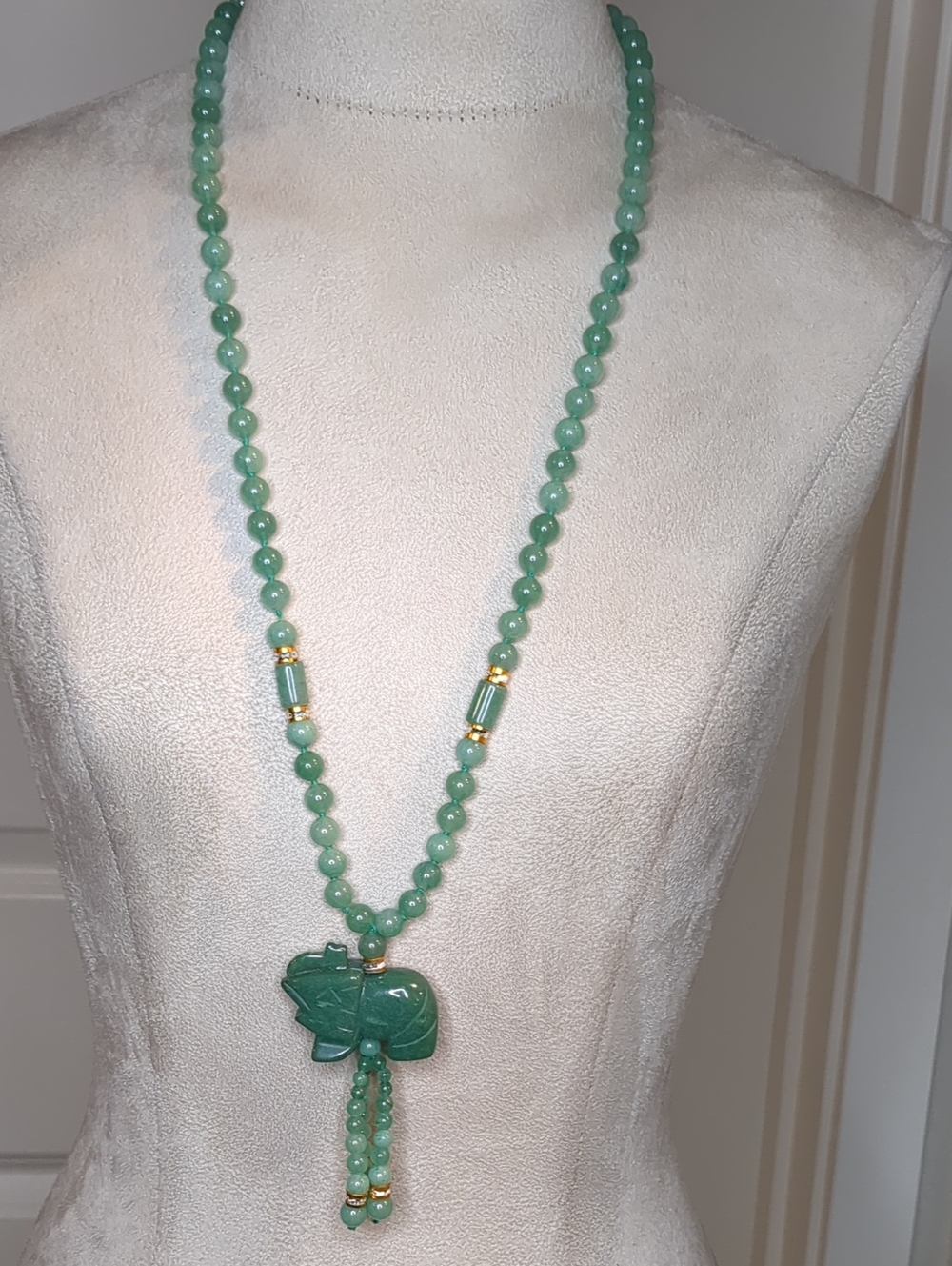 Vintage Green Stone Lucky Elephant Pendant Necklace Beaded Long